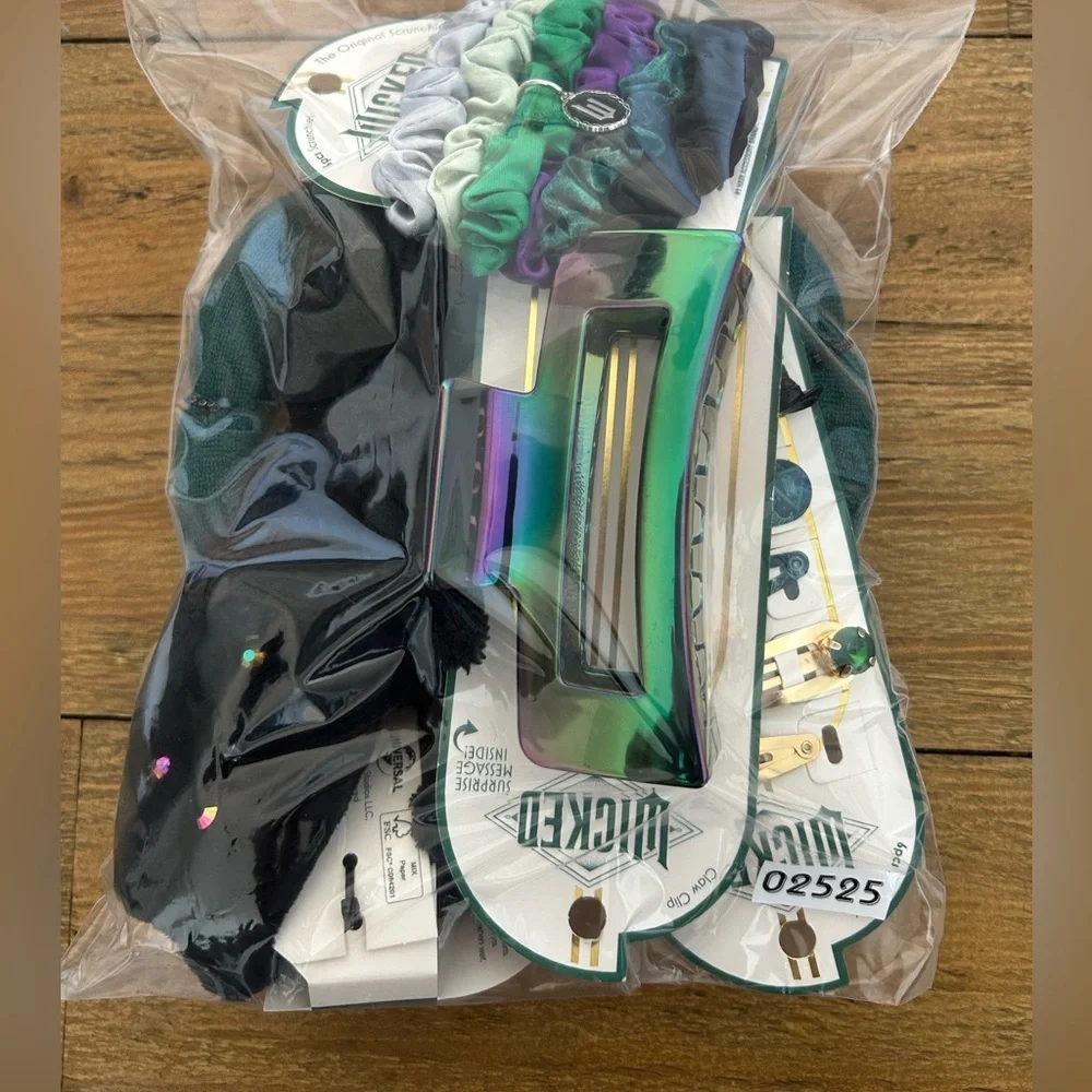 CONAIR WICKED Trademark 5 Piece Hair Accessories Set Black and Green